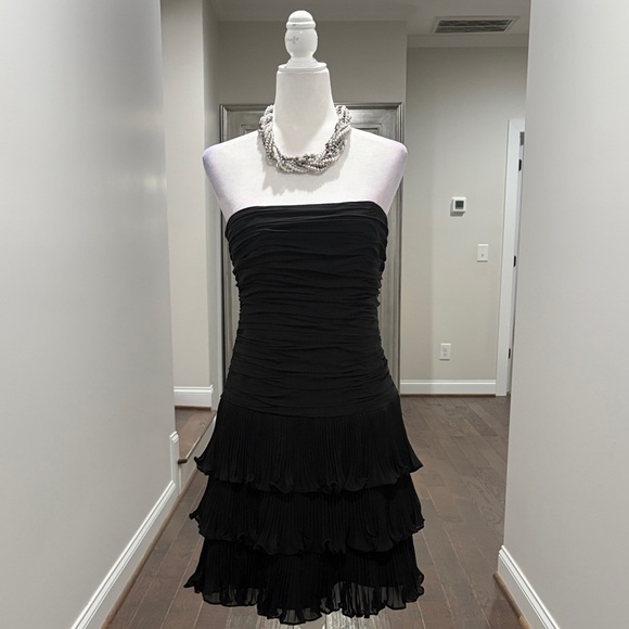 White House Black Market Strapless Dress - Picture 3 of 11